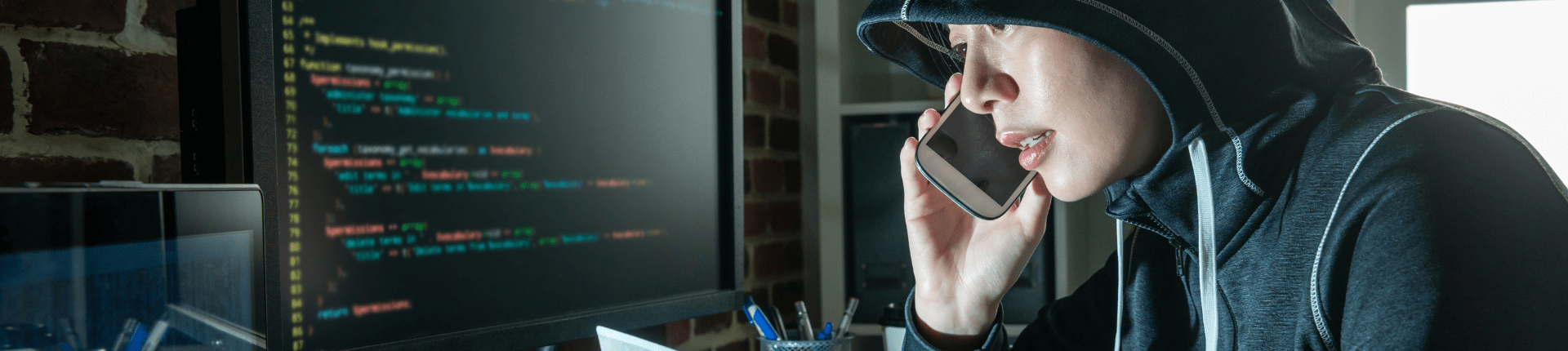Blog Anti Money Laundering Simon Hinks Website banner (1920 x 430 px) scammer on teh phone with a PC